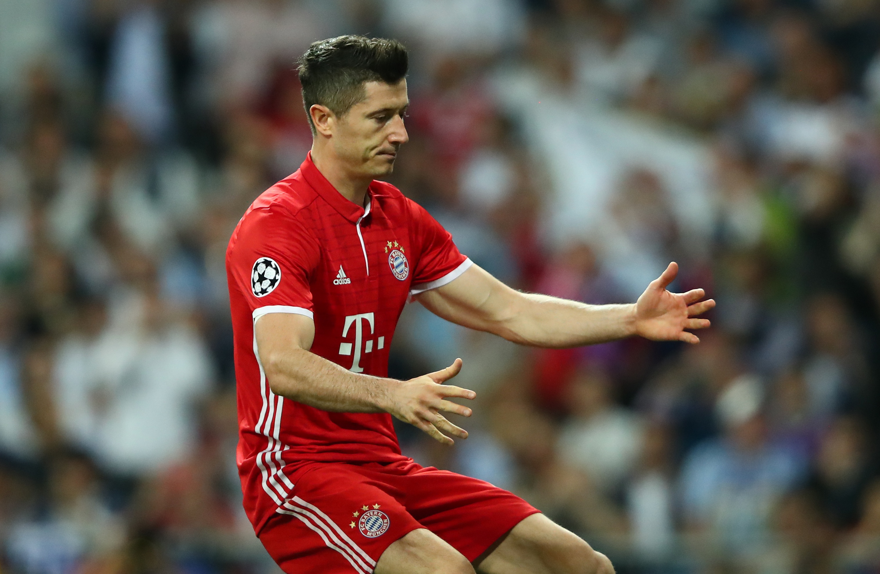 Ronaldo lập hat-trick, Real nhọc nhằn vượt ải Baye ảnh 4 Ronaldo lap hat-trick, Real nhoc nhan vuot ai Baye anh 4