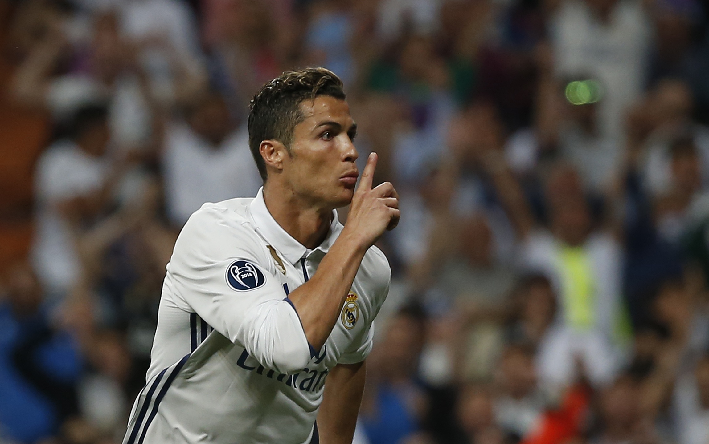 Ronaldo lap hat-trick,  Real nhoc nhan vuot ai Baye anh 6