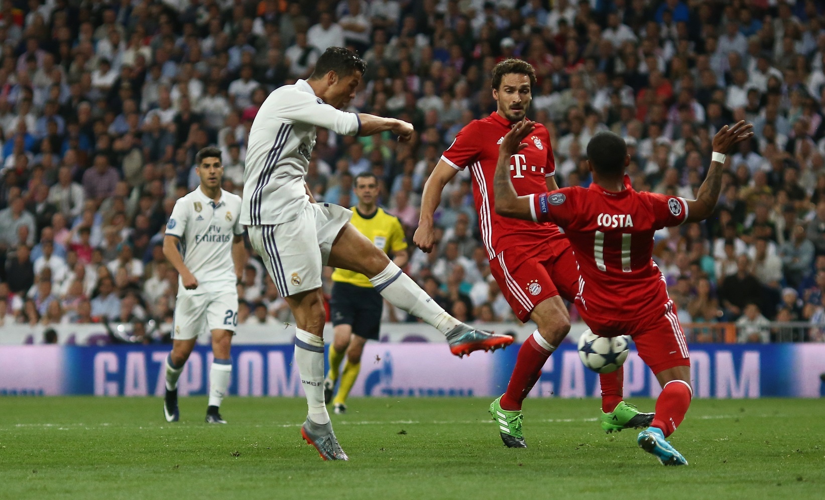 Противостояние Реал и Бавария. Real Madrid vs Bayern Munich. Bavariya real Madrid Semi Final. Real Bayern referee.