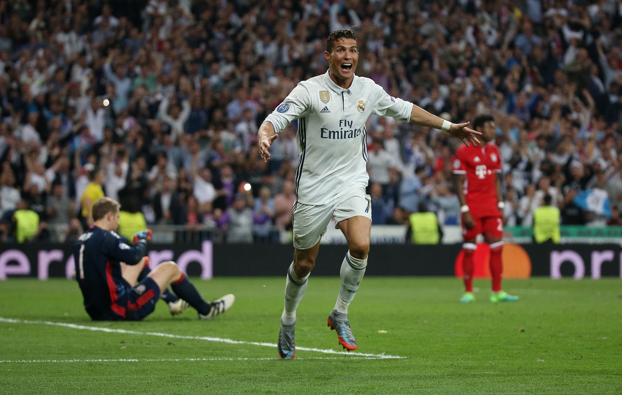 Ronaldo lap hat-trick,  Real nhoc nhan vuot ai Baye anh 11