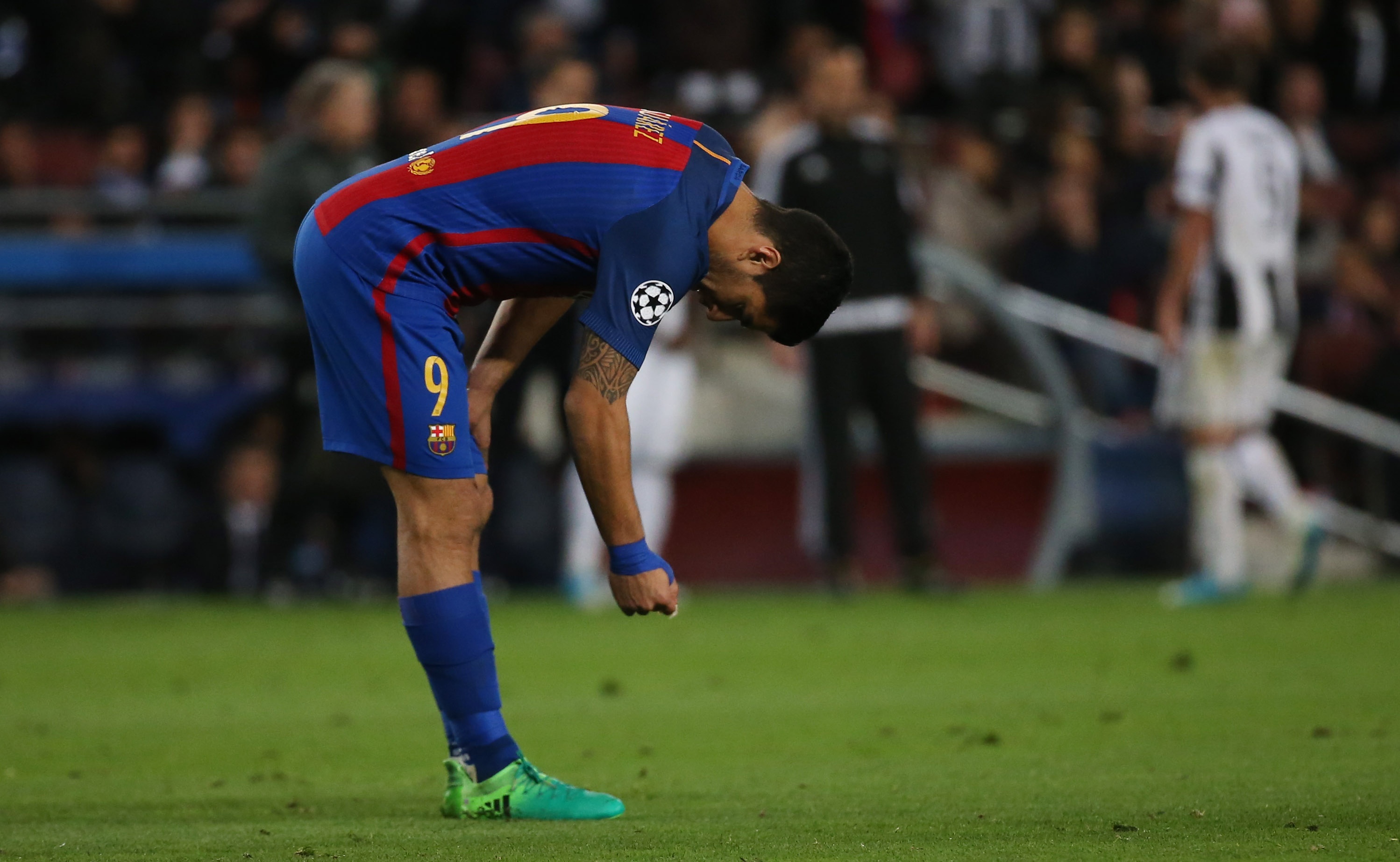 Neymar bat khoc sau khi thua Juventus anh 4