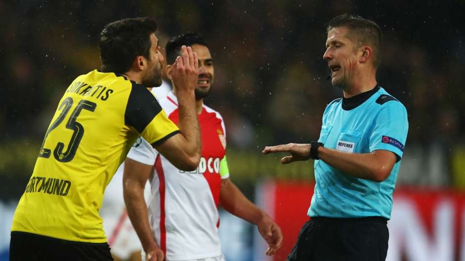 Messi dan dau doi hinh te nhat tu ket cup C1 anh 3