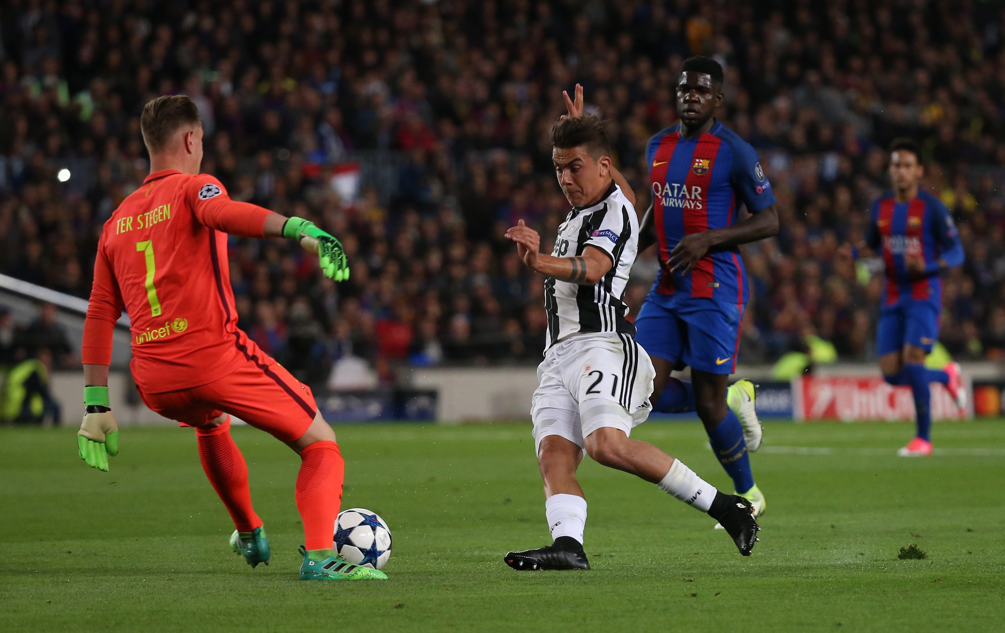 Neymar bat khoc sau khi thua Juventus anh 9