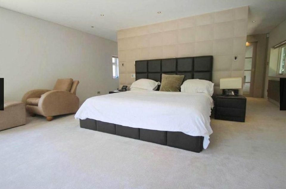 De Gea rao ban biet thu o Manchester anh 3