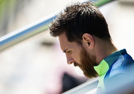 Ronaldo rang ro, Messi u dot truoc them El Clasico hinh anh