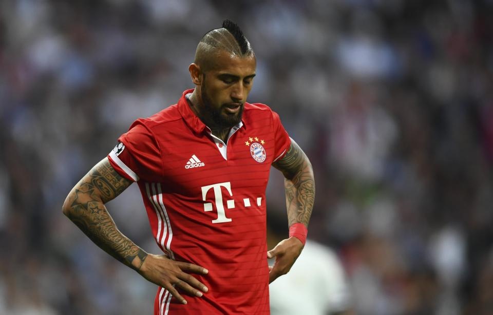 Em re Aturo Vidal bi ban chet giua ban ngay anh 1