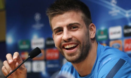 Thang 4 tran lien tiep, Pique duoc the che gieu Real Madrid hinh anh