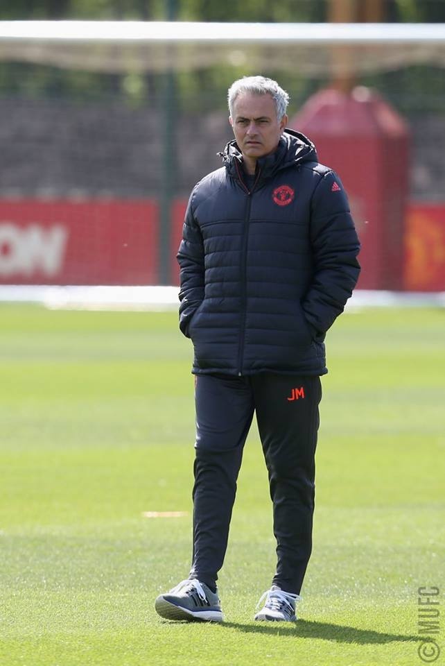 Mourinho 'gia kho' de danh lac huong truyen thong anh 11