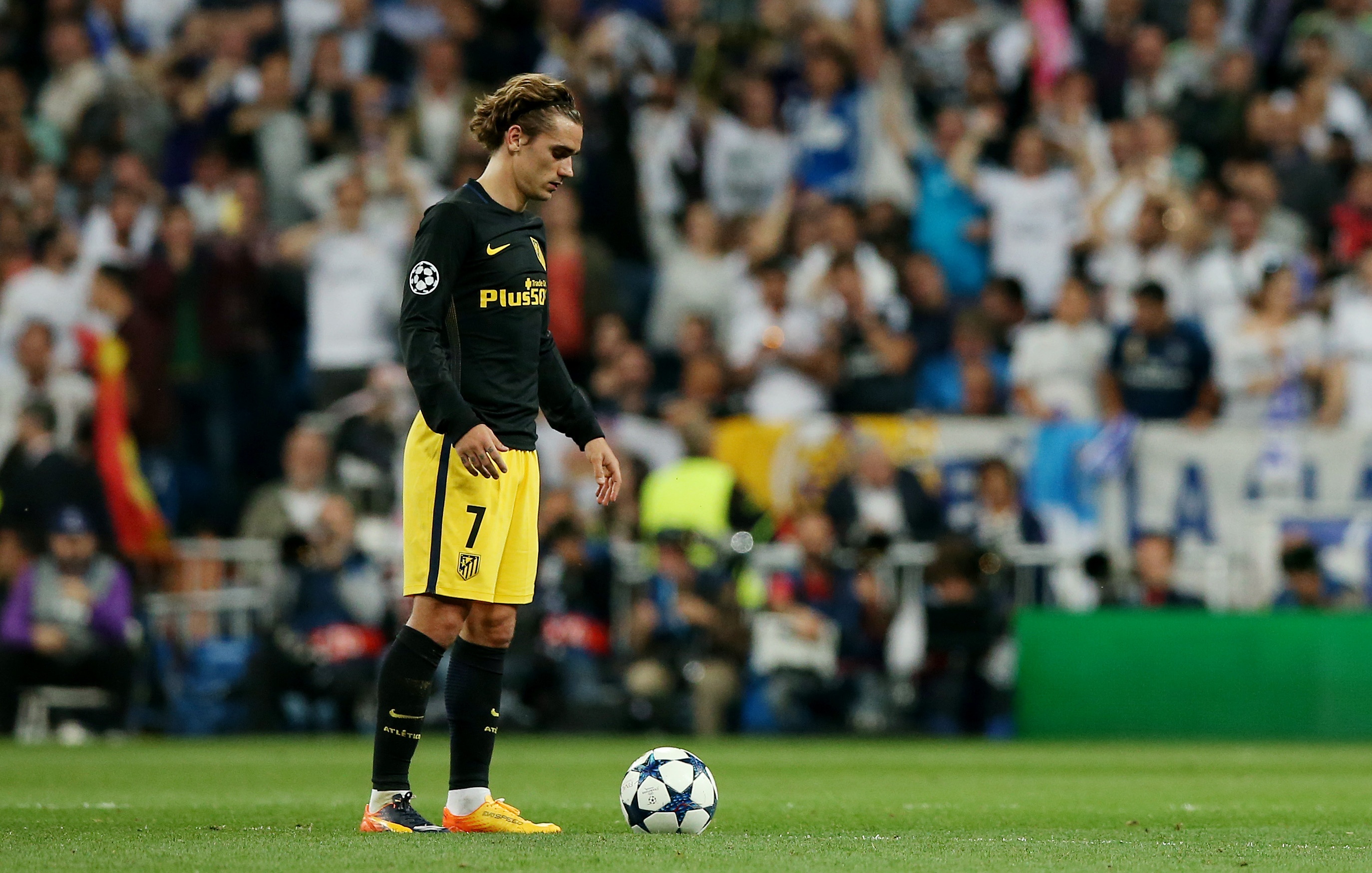 Griezmann that than khi lam nen cho Ronaldo anh 3