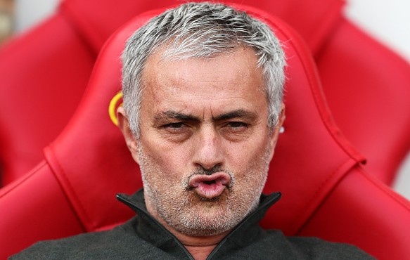 Mourinho 'gia kho' de danh lac huong truyen thong hinh anh