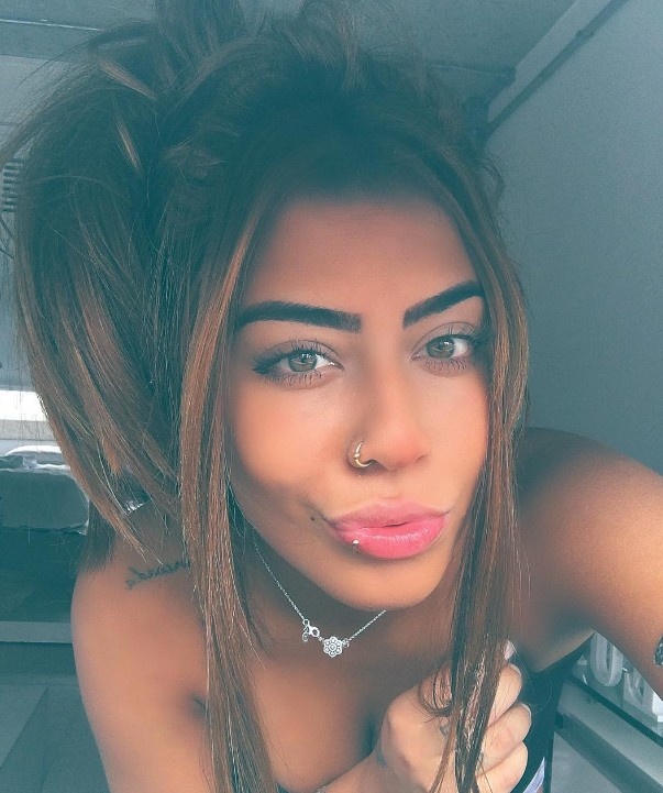 Neymar mat em gai vao tay dong doi anh 6