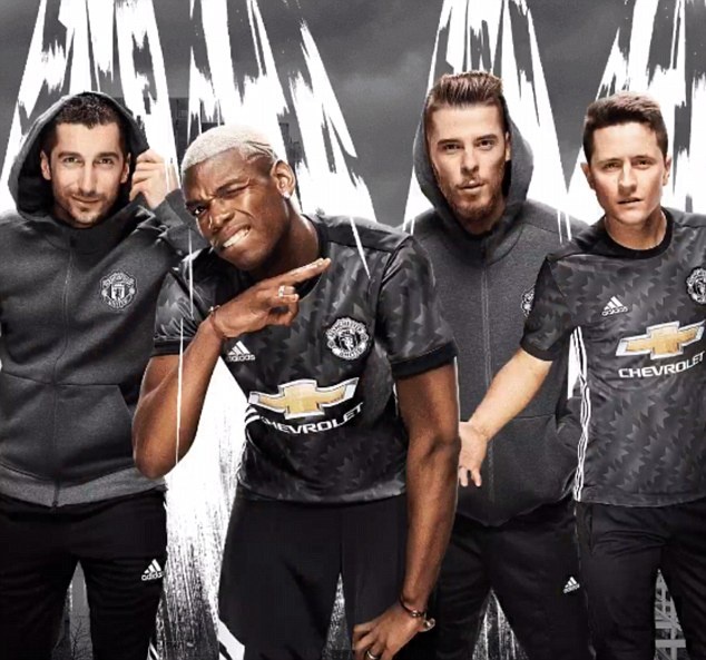 MU cong bo mau ao san khach mua 2017/18 anh 1