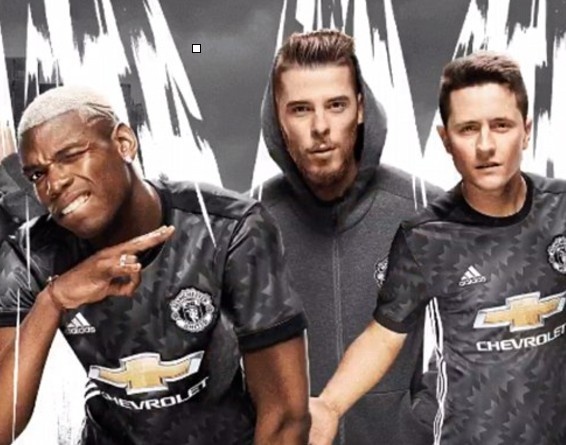 MU cong bo mau ao san khach mua 2017/18 day an tuong hinh anh