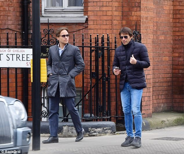 Conte thảnh thơi dạo phố ảnh 3 Conte thanh thoi dao pho anh 3