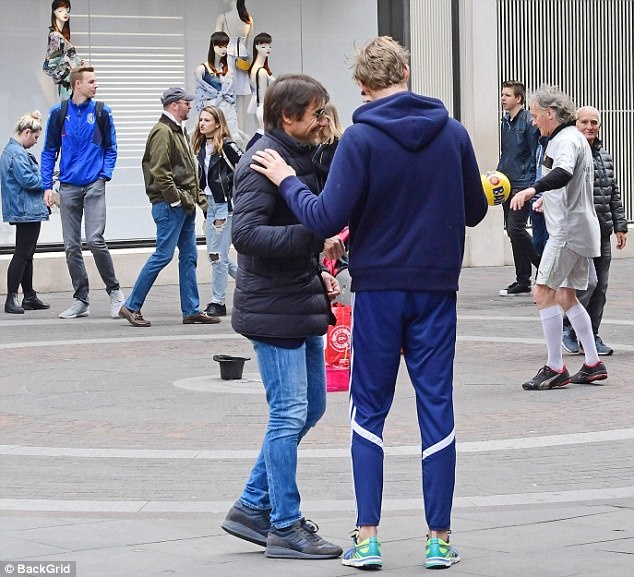 Conte thảnh thơi dạo phố ảnh 5 Conte thanh thoi dao pho anh 5