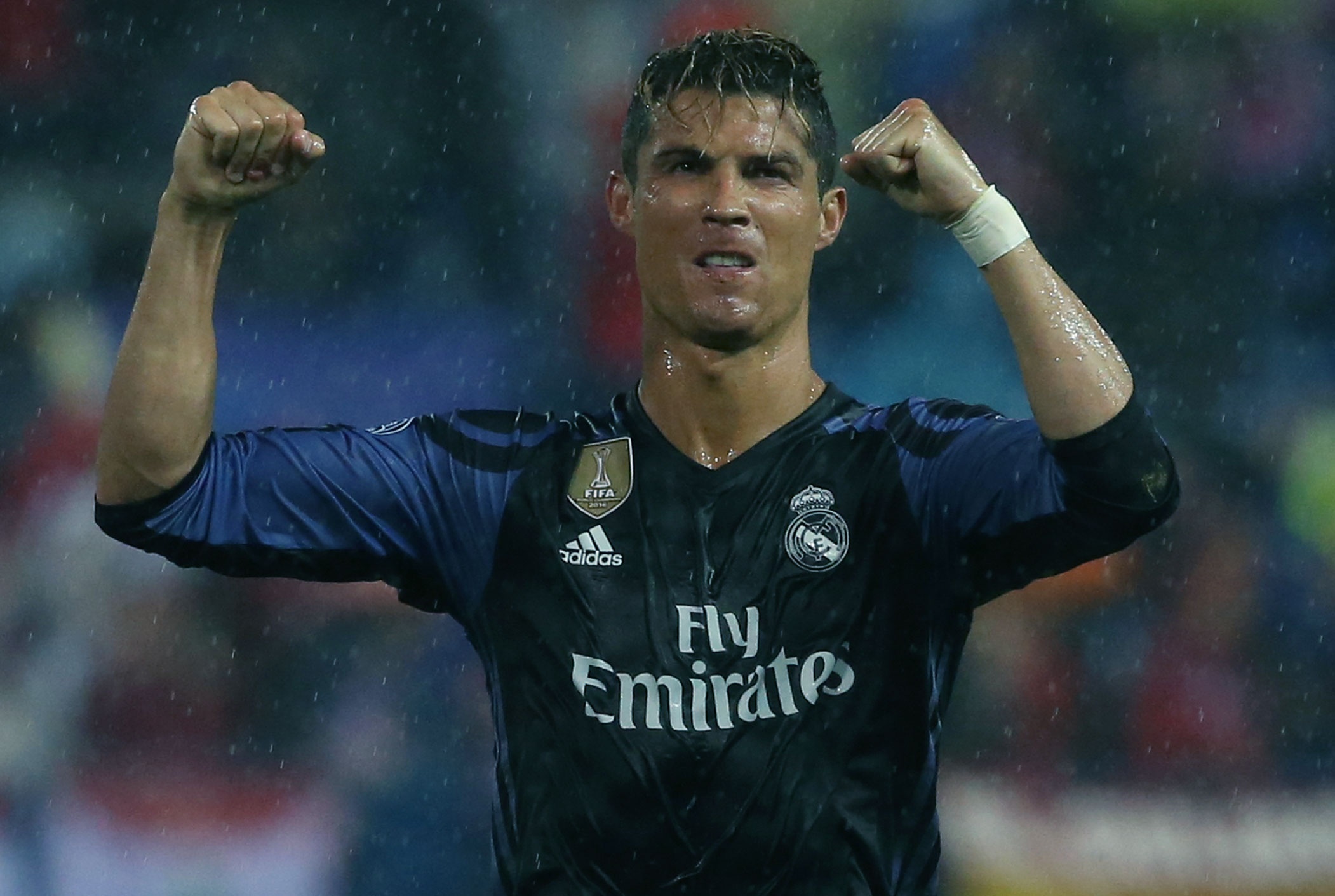 Thanh Madrid chia nua buon vui sau tran derby kich tinh hinh anh