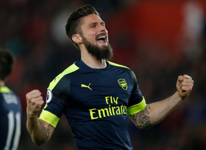 Hang loat cot moc duoc lap trong ngay Arsenal ap sat top 4 hinh anh