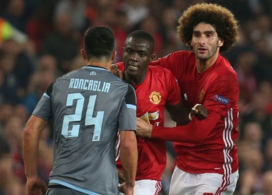 Can canh tinh huong noi nong dan den the do cua Eric Bailly hinh anh