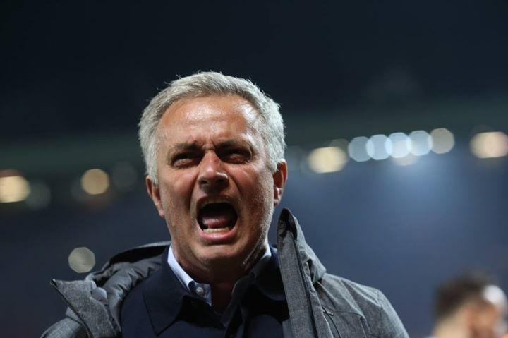 Mourinho ăn mừng cuồng nhiệt ảnh 1 Mourinho an mung cuong nhiet anh 1