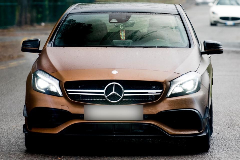 Dan xe sang do bo san tap Carrington anh 1