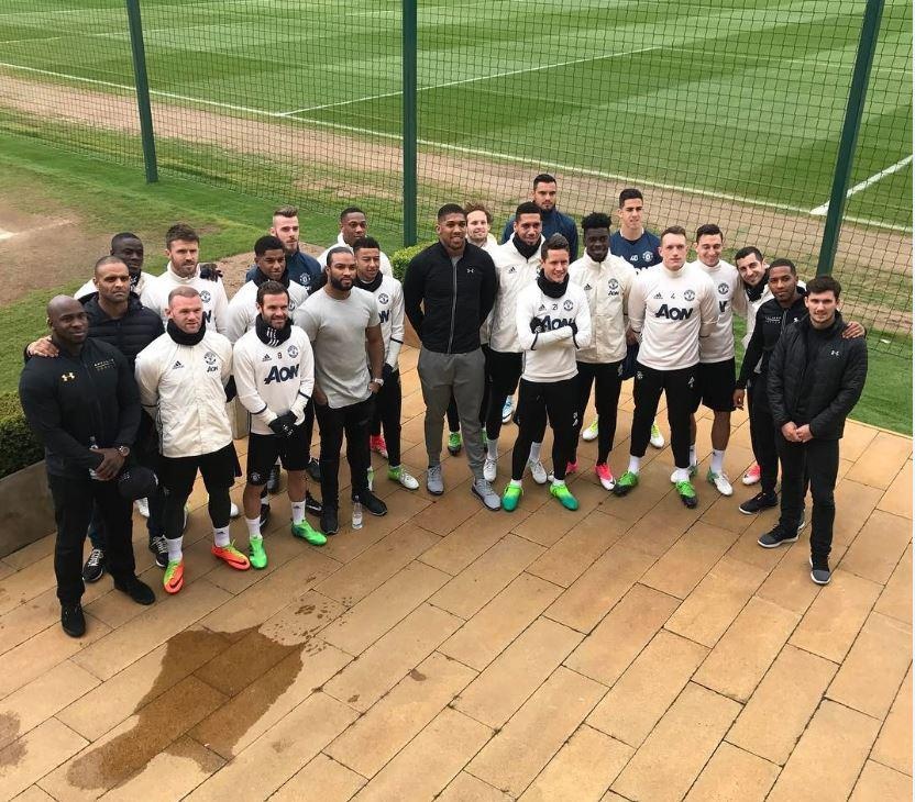 Nhà vô địch quyền Anh hạng nặng yêu MU ảnh 2 Nha vo dich quyen Anh hang nang yeu MU anh 2