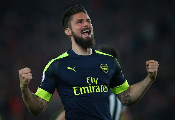 Giroud lap cu dup dua Arsenal tien sat top 4 hinh anh