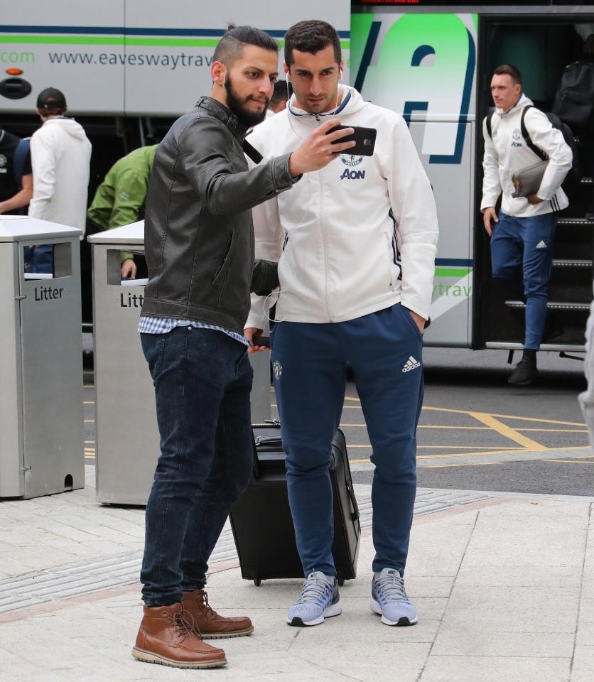 MU lỡ tàu đến London vì fan cuồng ảnh 5 MU lo tau den London vi fan cuong anh 5