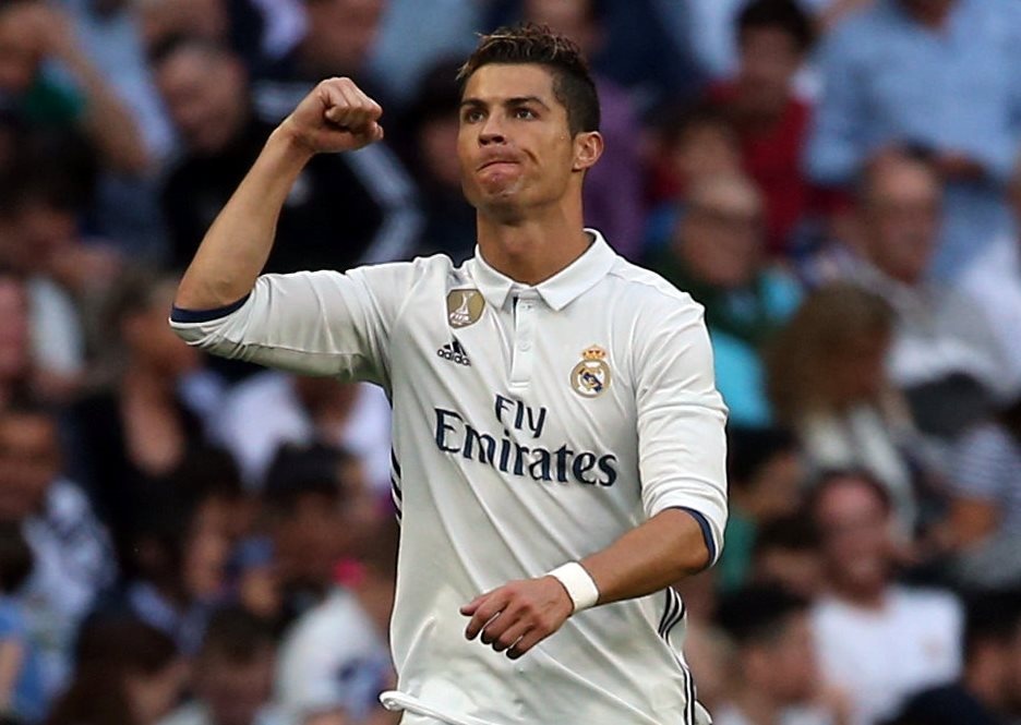 Real vs Sevilla (4-1): Ronaldo lap cu dup hinh anh