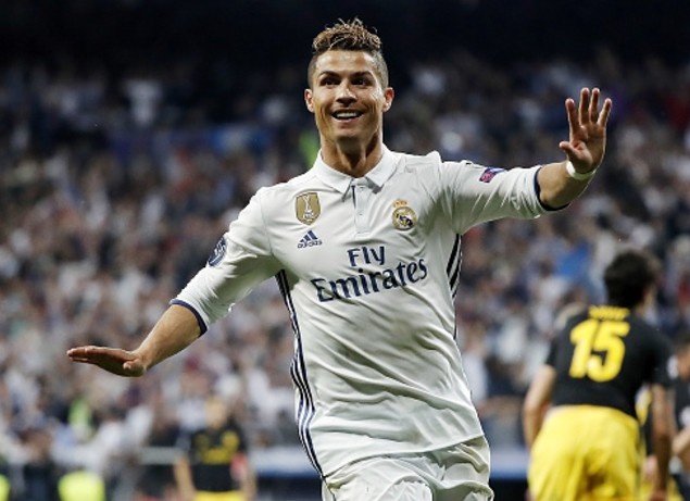 Ronaldo, Real dong loat pha ky luc sau tran thang Sevilla hinh anh