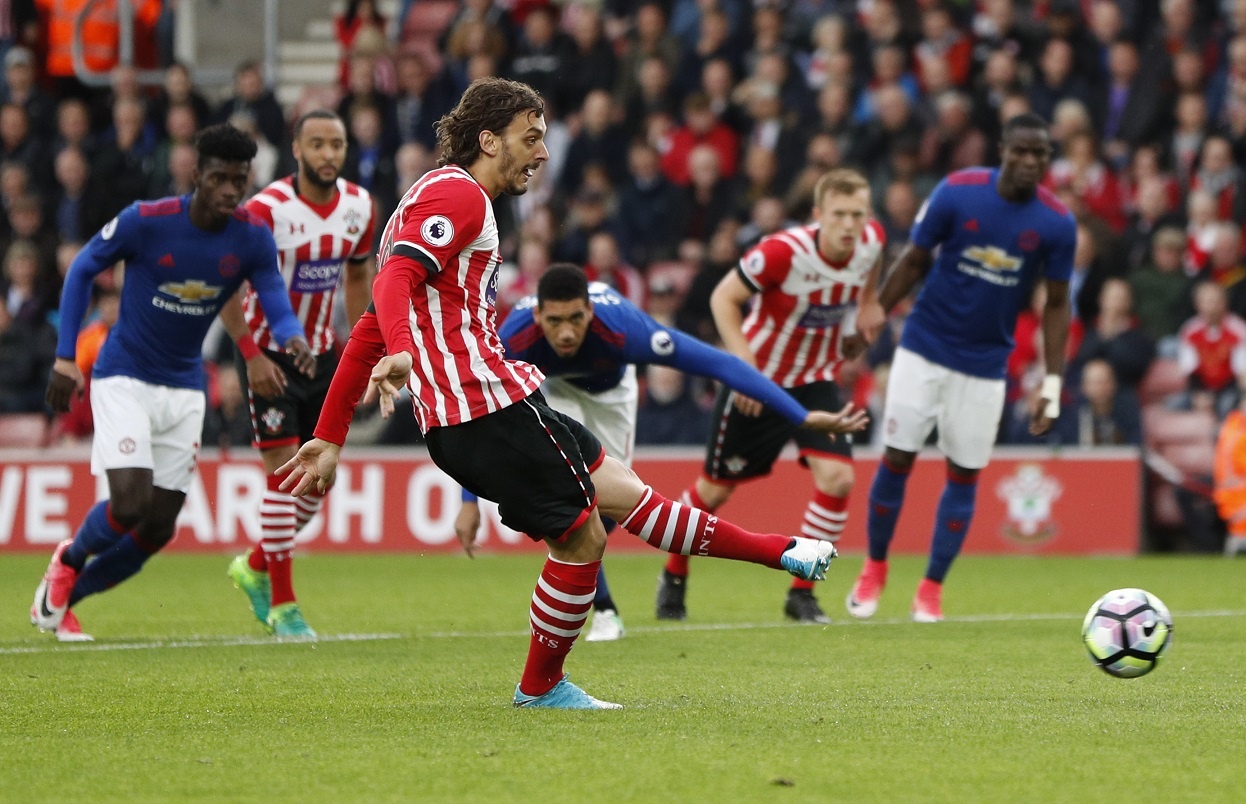 MU vat va cam hoa Southampton anh 3