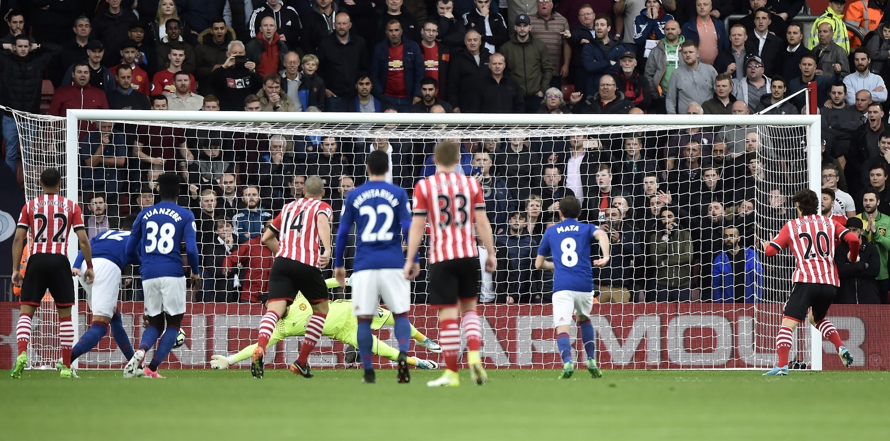 MU vat va cam hoa Southampton anh 4