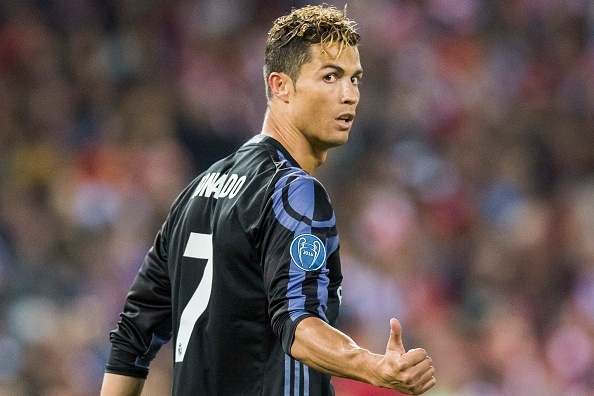 Ronaldo lap cu dup, Real cham mot tay vao chuc vo dich La Liga hinh anh