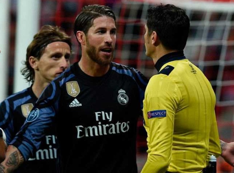 Fan Barca buc xuc vi Real duoc thien vi trong tran thang Celta hinh anh