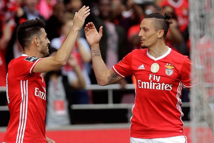 Cau thu gianh 10 danh hieu VDQG lien tiep anh 2