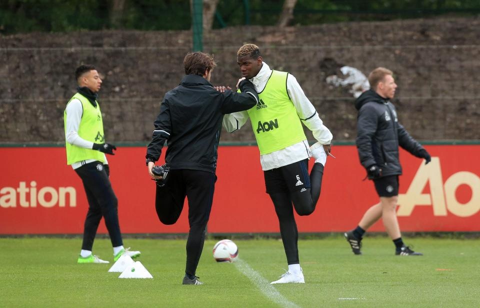 Pogba duoc huong dac quyen tren san tap MU anh 1