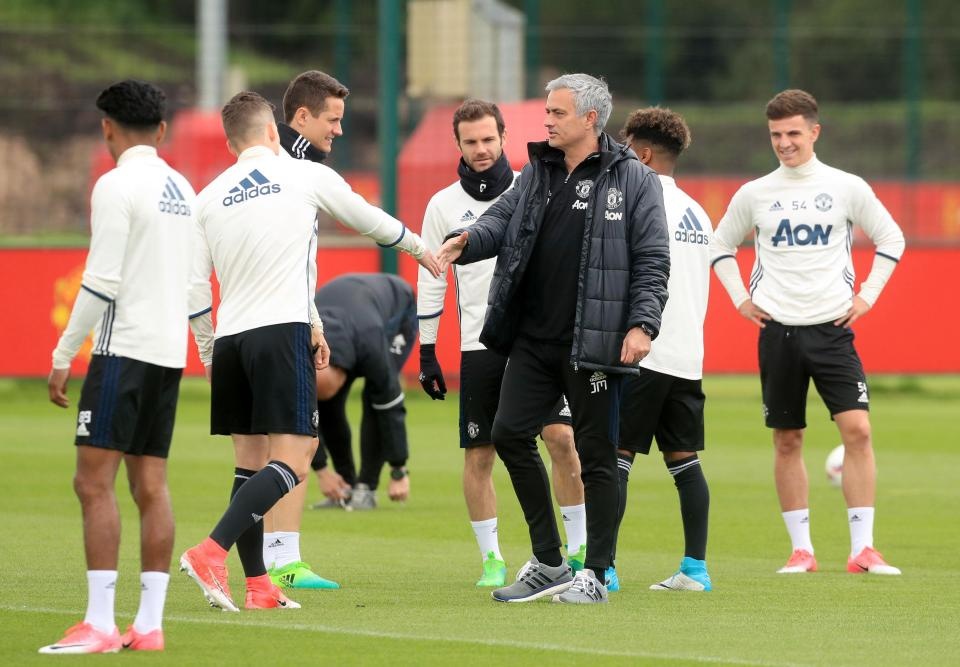 Pogba duoc huong dac quyen tren san tap MU anh 4