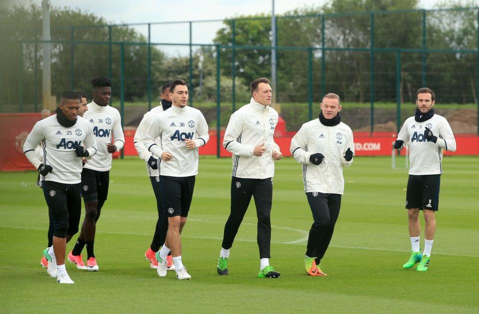 Pogba duoc huong dac quyen tren san tap MU anh 6