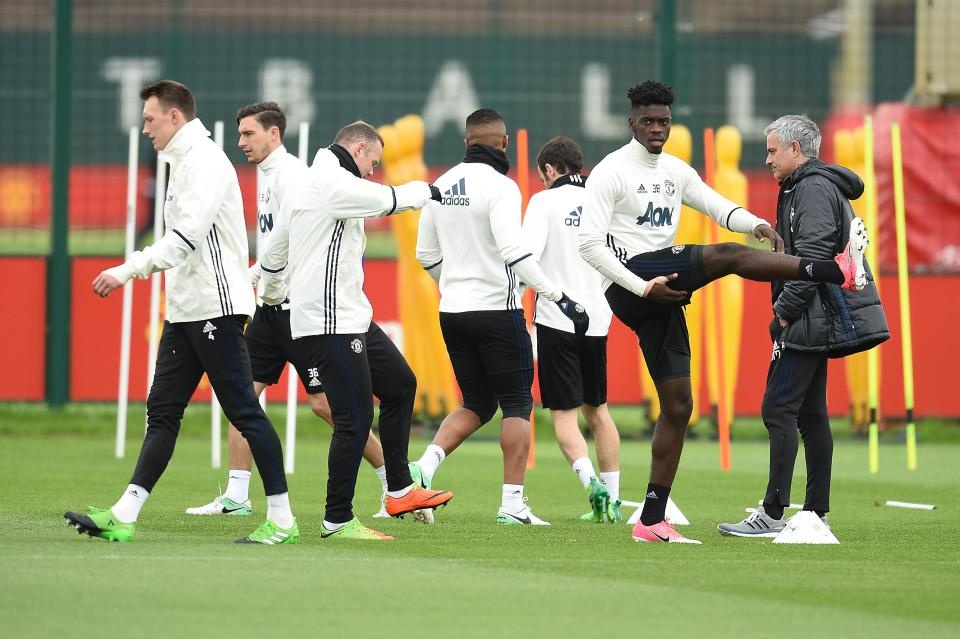 Pogba duoc huong dac quyen tren san tap MU anh 7