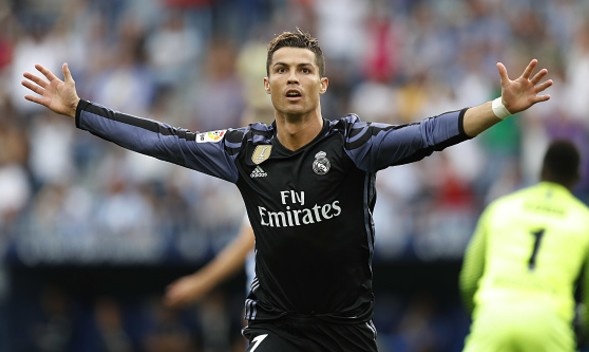 Ronaldo lap cong, Real vo dich La Liga sau 5 nam cho doi hinh anh