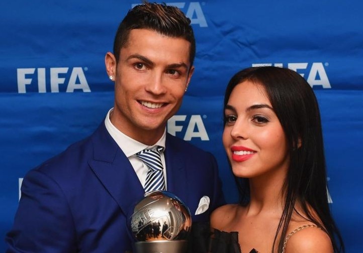 Bo ban hang, ban gai Ronaldo nuoi mong lam nguoi mau hinh anh