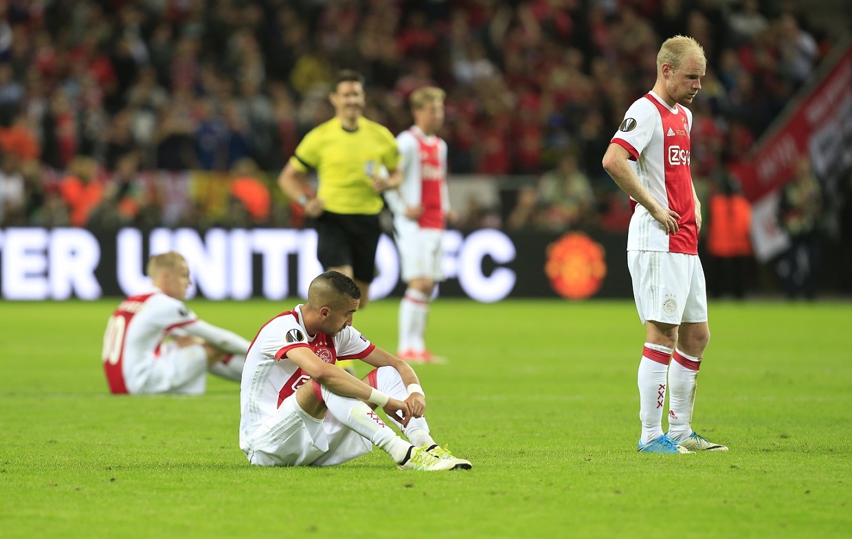 Dan sao tre Ajax guc nga sau that bai anh 1