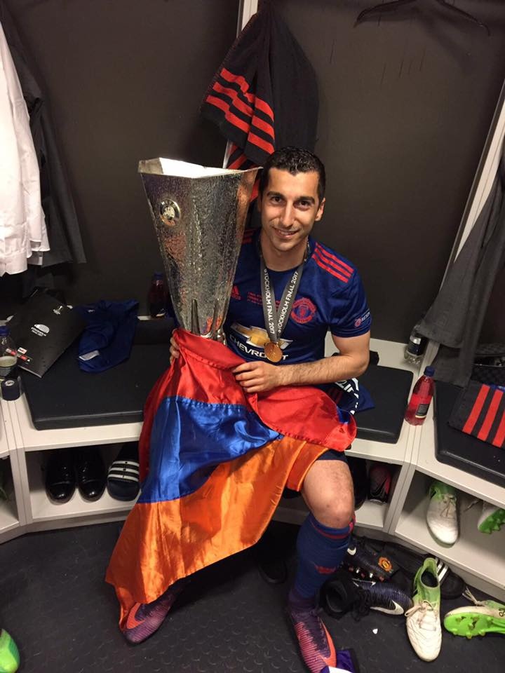 Ibra an mung phan cam trong phong thay do anh 3