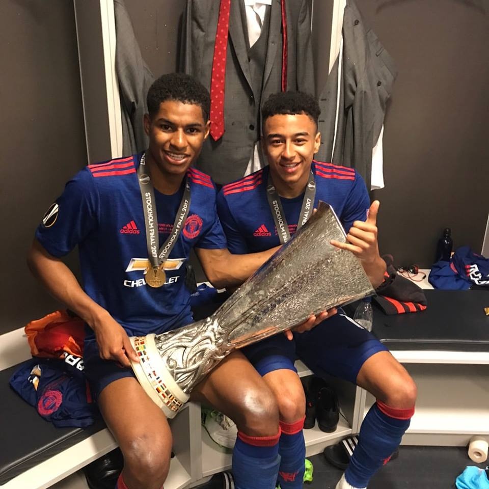 Ibra an mung phan cam trong phong thay do anh 5