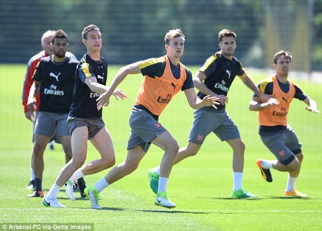 Sanchez tap bat gon truoc them chung ket FA Cup anh 11