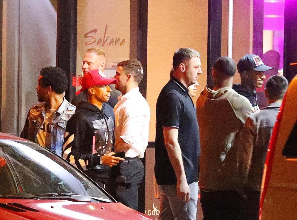 Rashford,  Lingard mo tiec thau dem anh 3