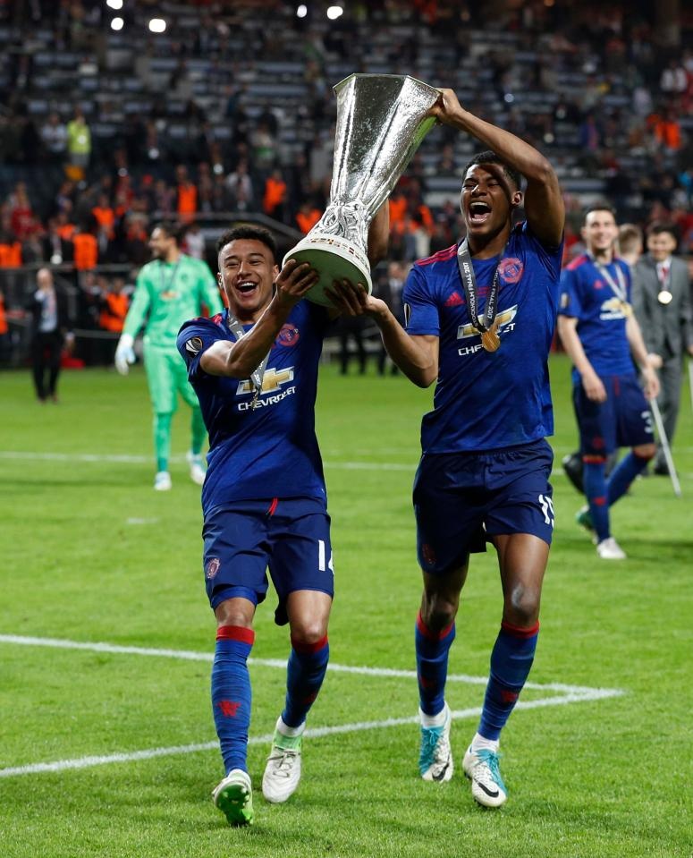 Rashford,  Lingard mo tiec thau dem anh 4