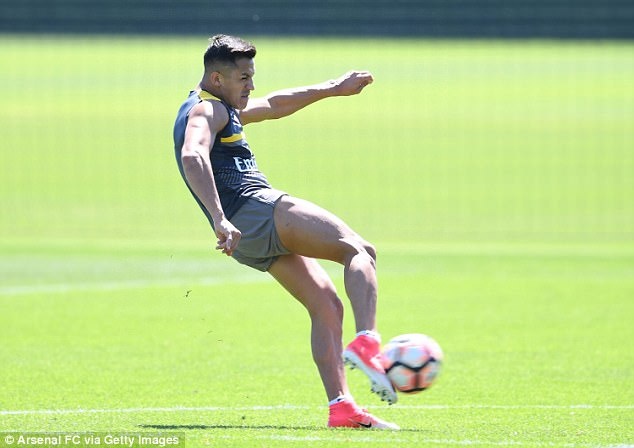 Sanchez tap bat gon truoc them chung ket FA Cup anh 4