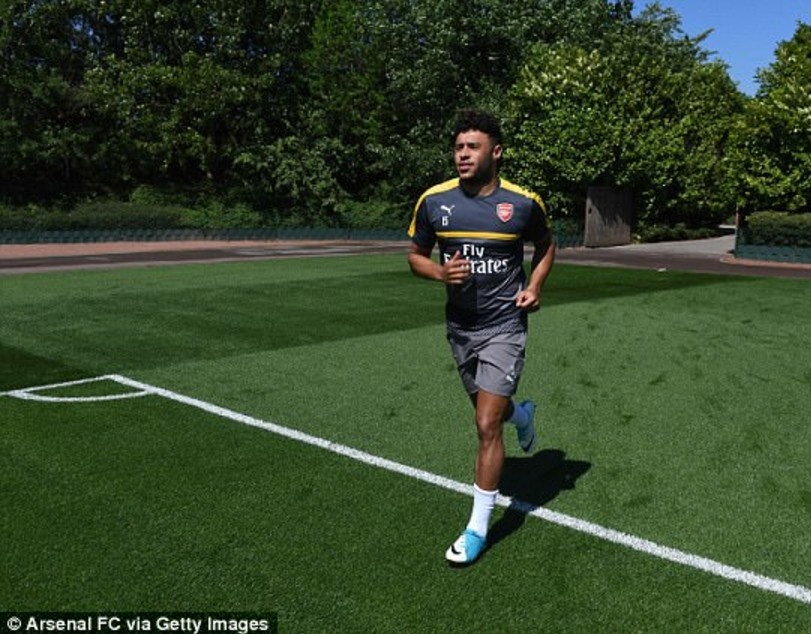 Sanchez tap bat gon truoc them chung ket FA Cup anh 10