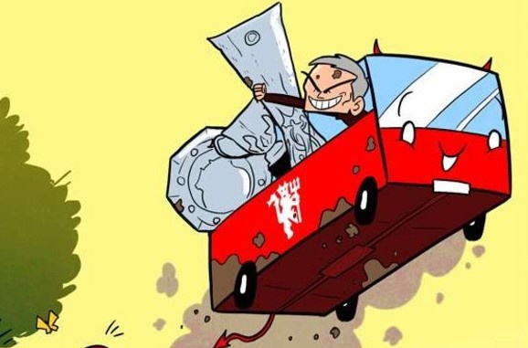 Hi hoa Mourinho lai xe buyt cho cu an 3 vuot mat top 4 NH Anh hinh anh