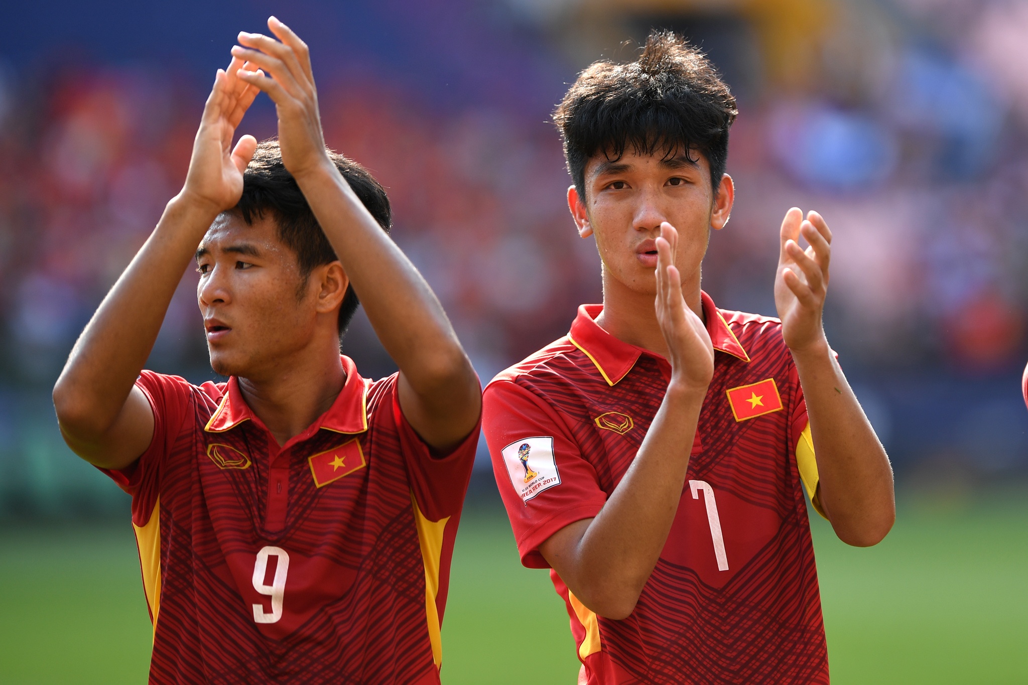 HLV Hoang Anh Tuan cui dau cam on NHM anh 3